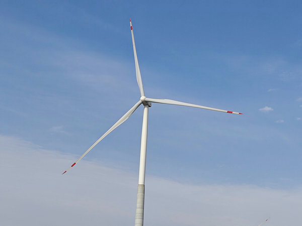鄭州租吊車安裝風力發(fā)電設備